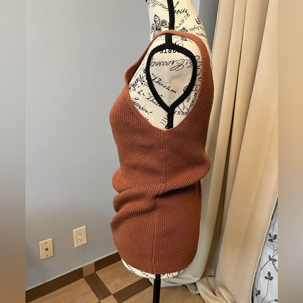 Elizabeth and James Sleeveless tank knit top - Picture 3 of 8